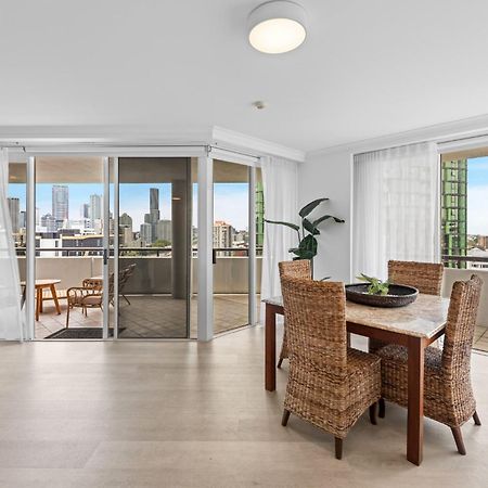 브리즈번 Lavish 3-Bed With Wraparound Balcony And Pool 아파트 외부 사진