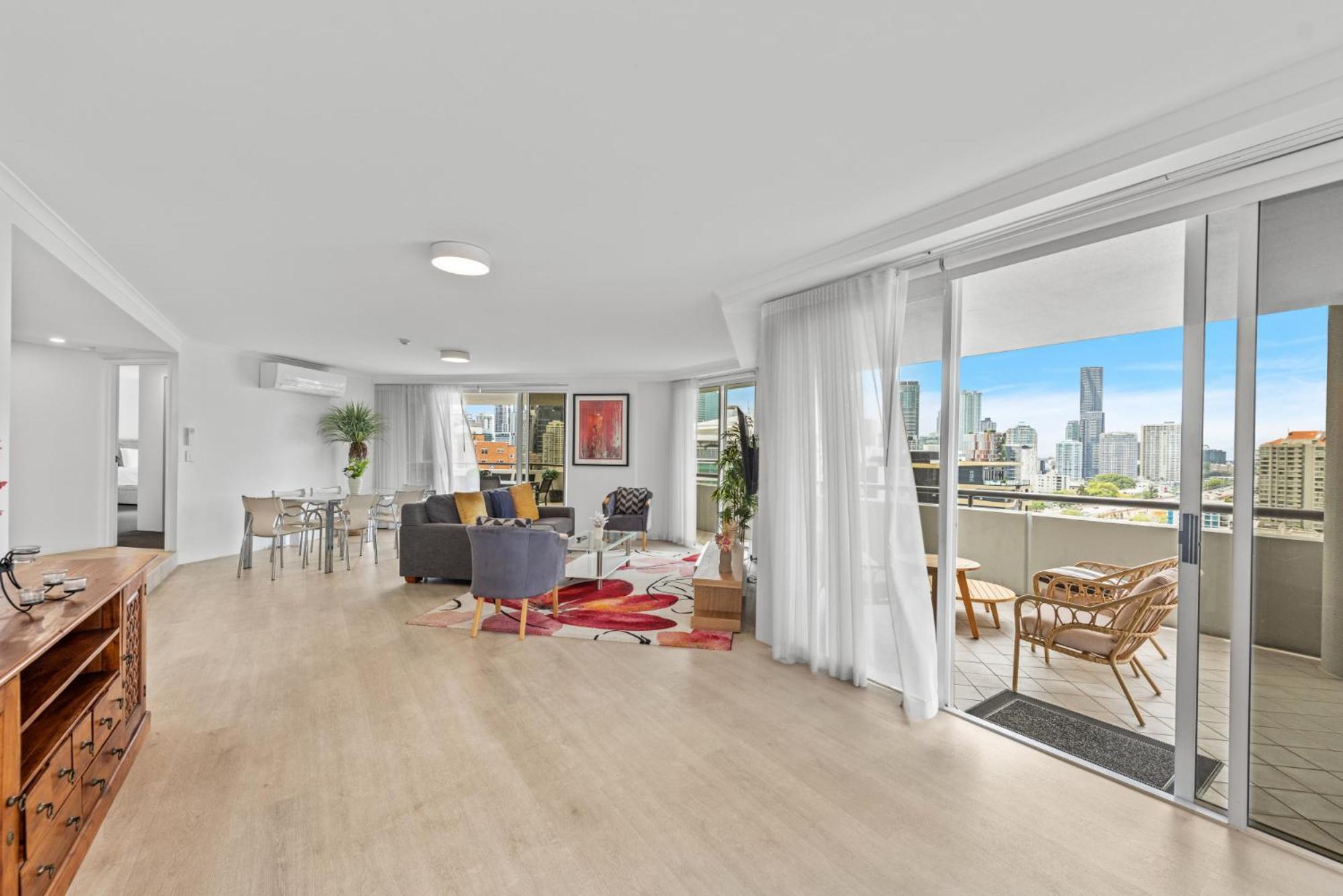 브리즈번 Lavish 3-Bed With Wraparound Balcony And Pool 아파트 외부 사진